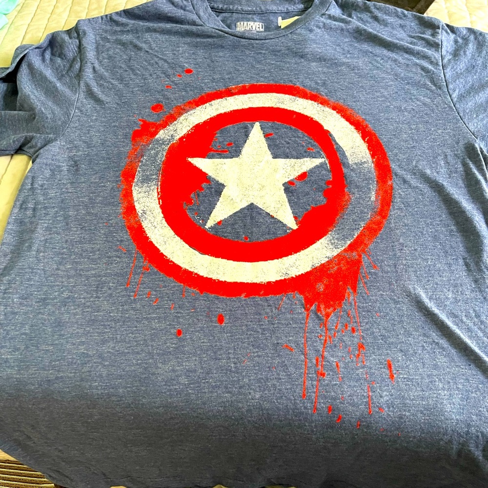 Marvel Captain America T-shirt size small- unisex
